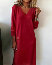 Aurélie – Robe en maille décontractée avec col en V et détails côtelés